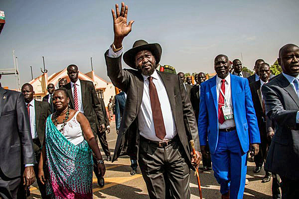 South Sudan President Salva Kiir arrives for a political rally in Juba, on March 18, 2015. Hopes of an end to South Sudan's 15-month old civil war were dealt another blow on Wednesday as President Salva Kiir ruled out a proposed power-sharing deal with rebels. AFP PHOTO/ASHLEY HAMER