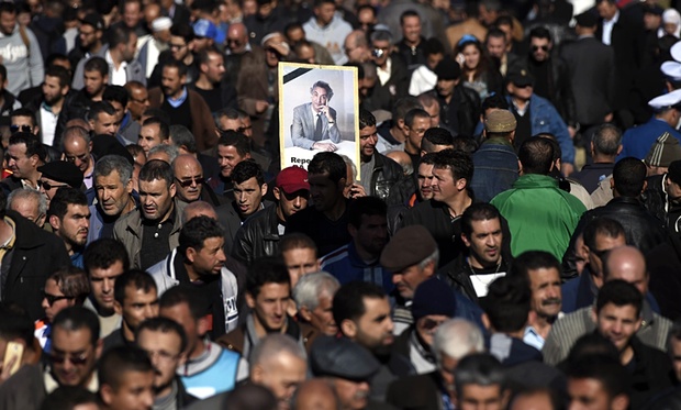 thousands-gather-for-burial-of-algerian-rebel-hocine-a-t-ahmed-africa