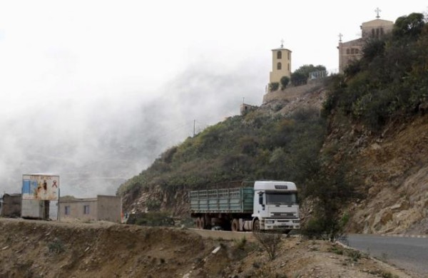 A truck drives on the main highway to the port city of Massawa from Eritrea's capital Asmara, February 20, 2016. REUTERS/Thomas Mukoya