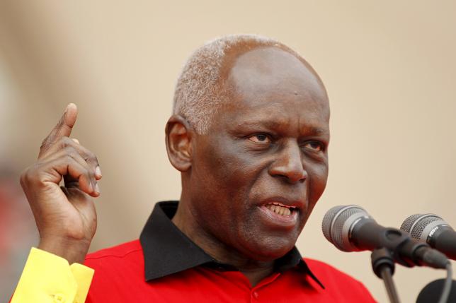 Angola's President Jose Eduardo dos Santos addresses party supporters in Camama, outside the capital, Luanda, in this file picture taken August 29, 2012. REUTERS/Siphiwe Sibeko/Files