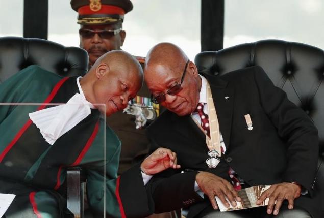 South African President Jacob Zuma (R) listens to Chief Justice Mogoeng Mogoeng ahead of Zuma's inauguration ceremony in his final term at the Union Buildings in Pretoria May 24, 2014. REUTERS/Siphiwe Sibeko